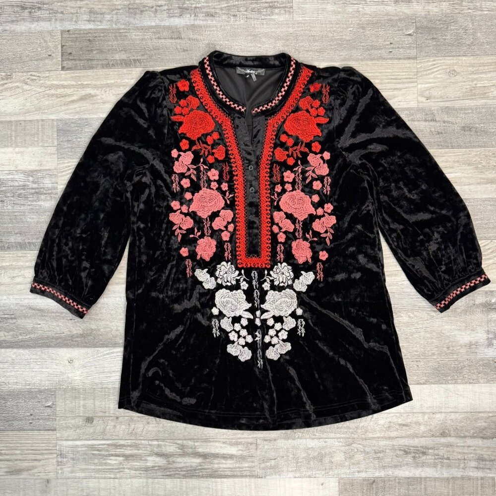 Andree By Unit Black Velvet Heavily Embroidered Floral 3/4 Sleeve Top G12
